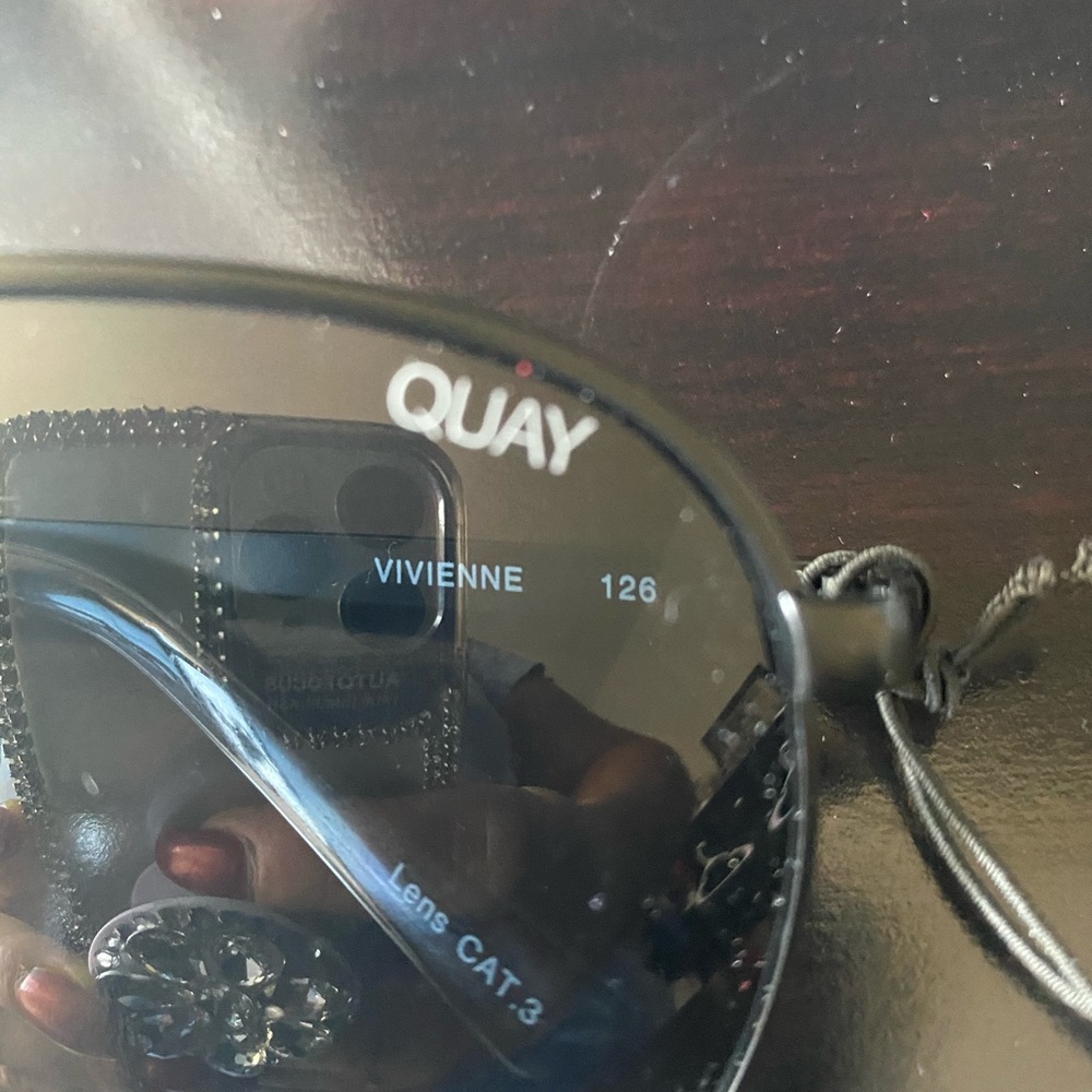 Quay sunglasses - Picture 2 of 3
